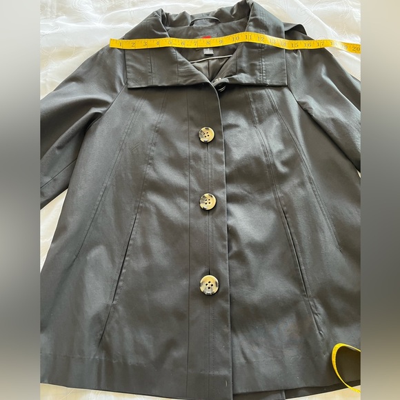 Gallery Womens Snall Black Hooded Button Down RainCoat - Picture 4 of 16